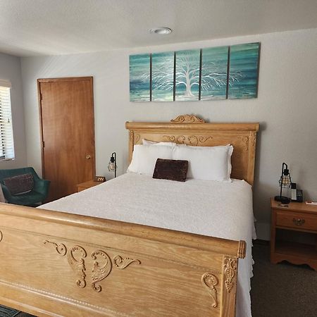 Wharf Master'S Inn Пойнт Арина Екстериор снимка